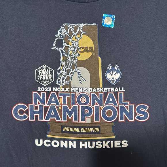 Final four NCAA 2023 national champions UConn Huskies basketball t-shirt size S - Picture 2 of 6